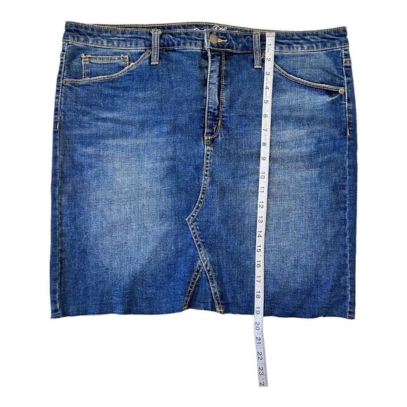 Universal Thread Denim Blue Jean Short Mini Skirt SZ 18/34 Medium Raw Hem - Picture 9 of 10